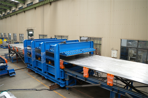 <b>車(chē)廂板層壓機(jī)</b>