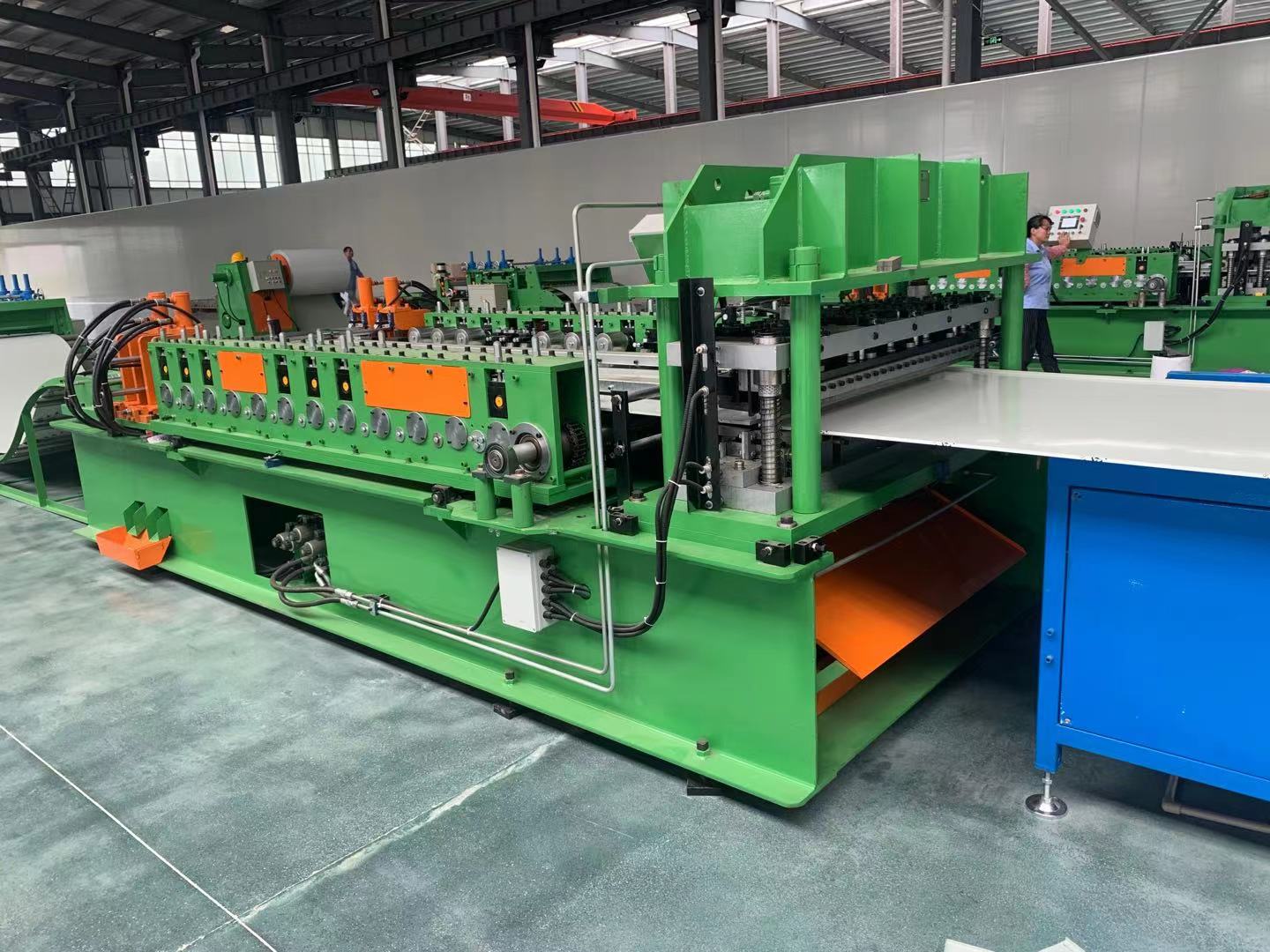<b>盒子板成型機</b>